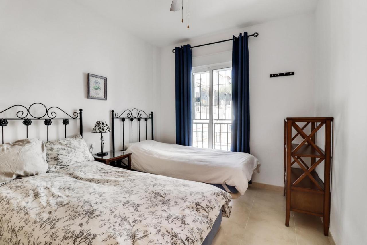 Apt Nerja Chimenea With Ocean View, A/C, & Fiber Apartment Bagian luar foto