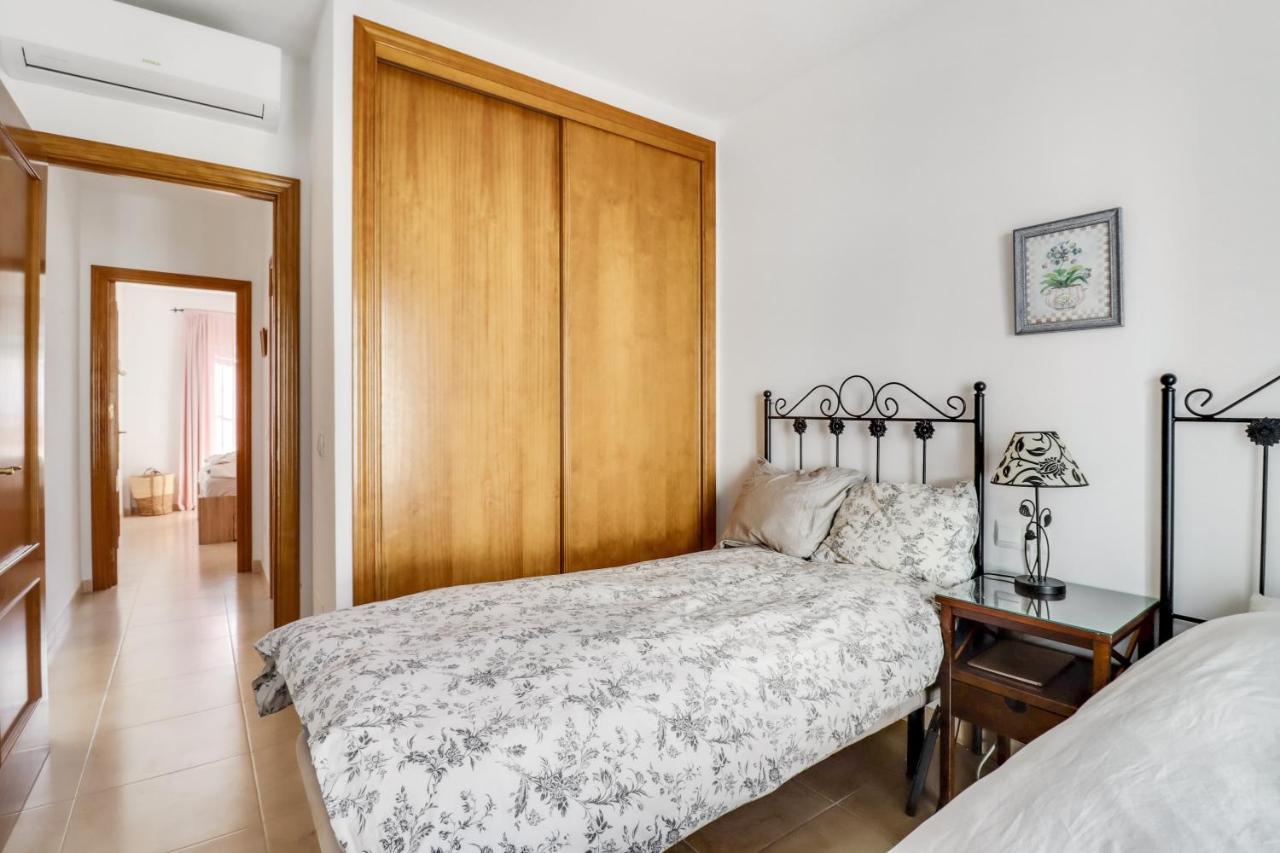 Apt Nerja Chimenea With Ocean View, A/C, & Fiber Apartment Bagian luar foto