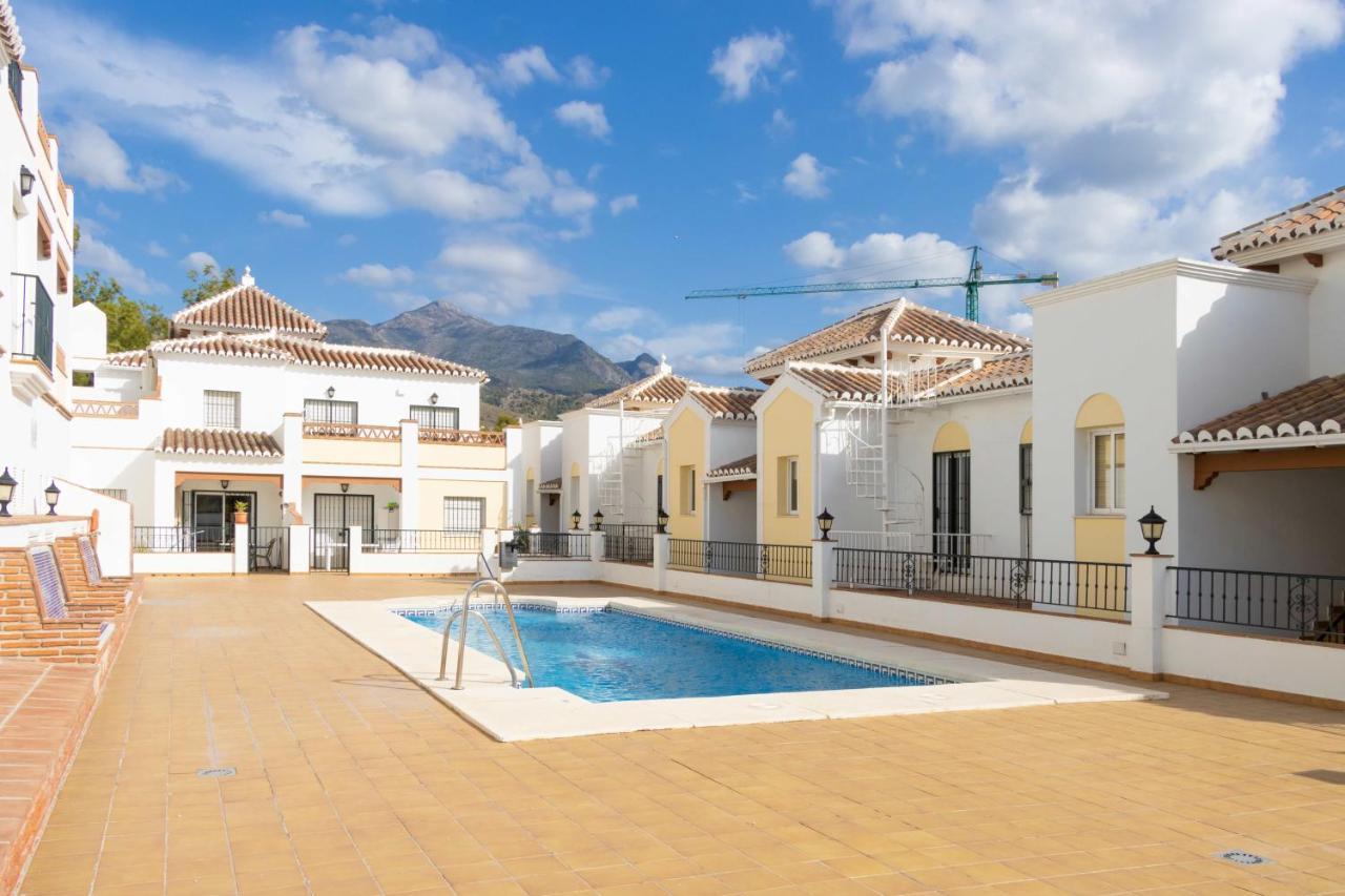 Apt Nerja Chimenea With Ocean View, A/C, & Fiber Apartment Bagian luar foto