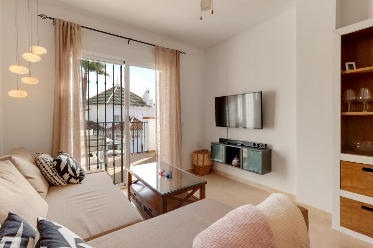 Apt Nerja Chimenea With Ocean View, A/C, & Fiber Apartment Bagian luar foto